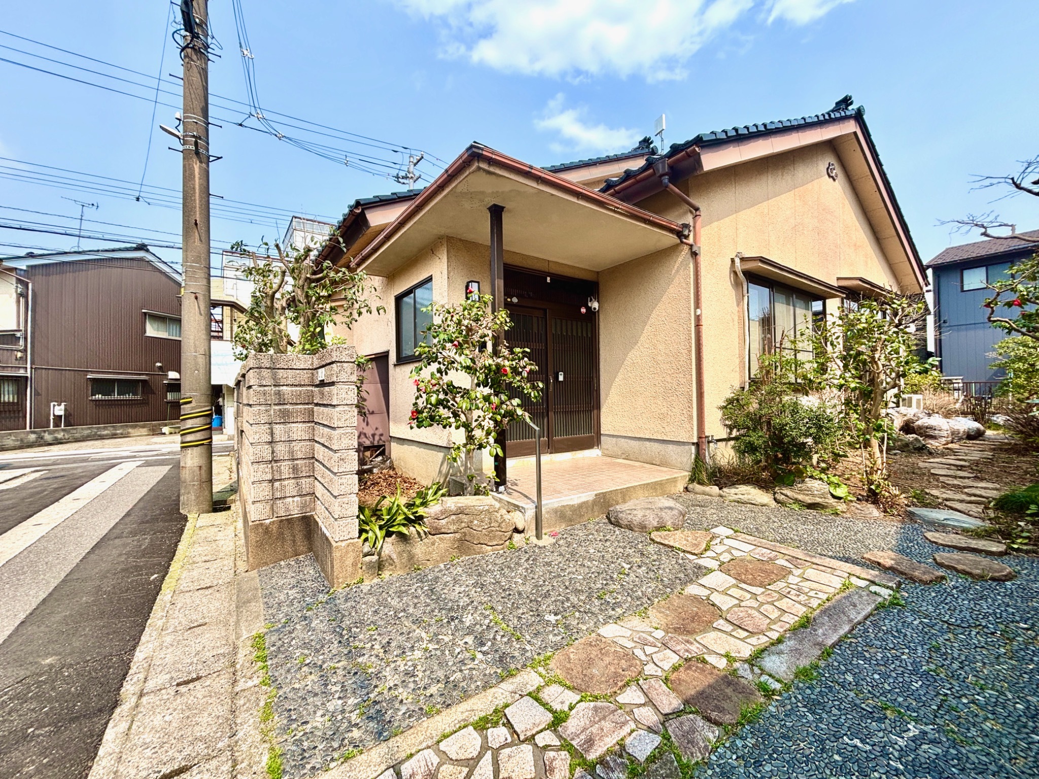 平家一軒家の古民家となっております。