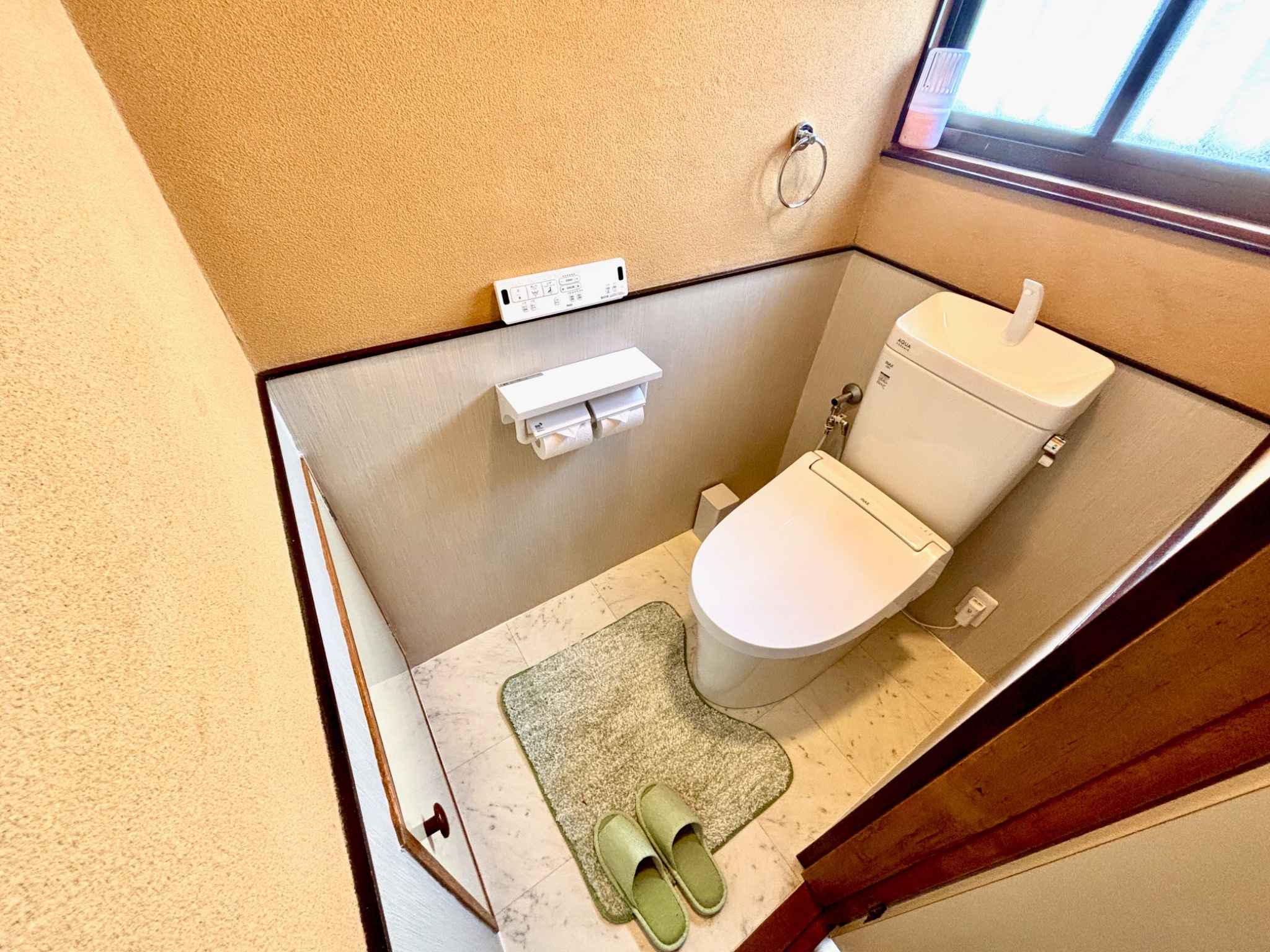 洋式トイレ、温水洗浄便座がご利用いただけます。