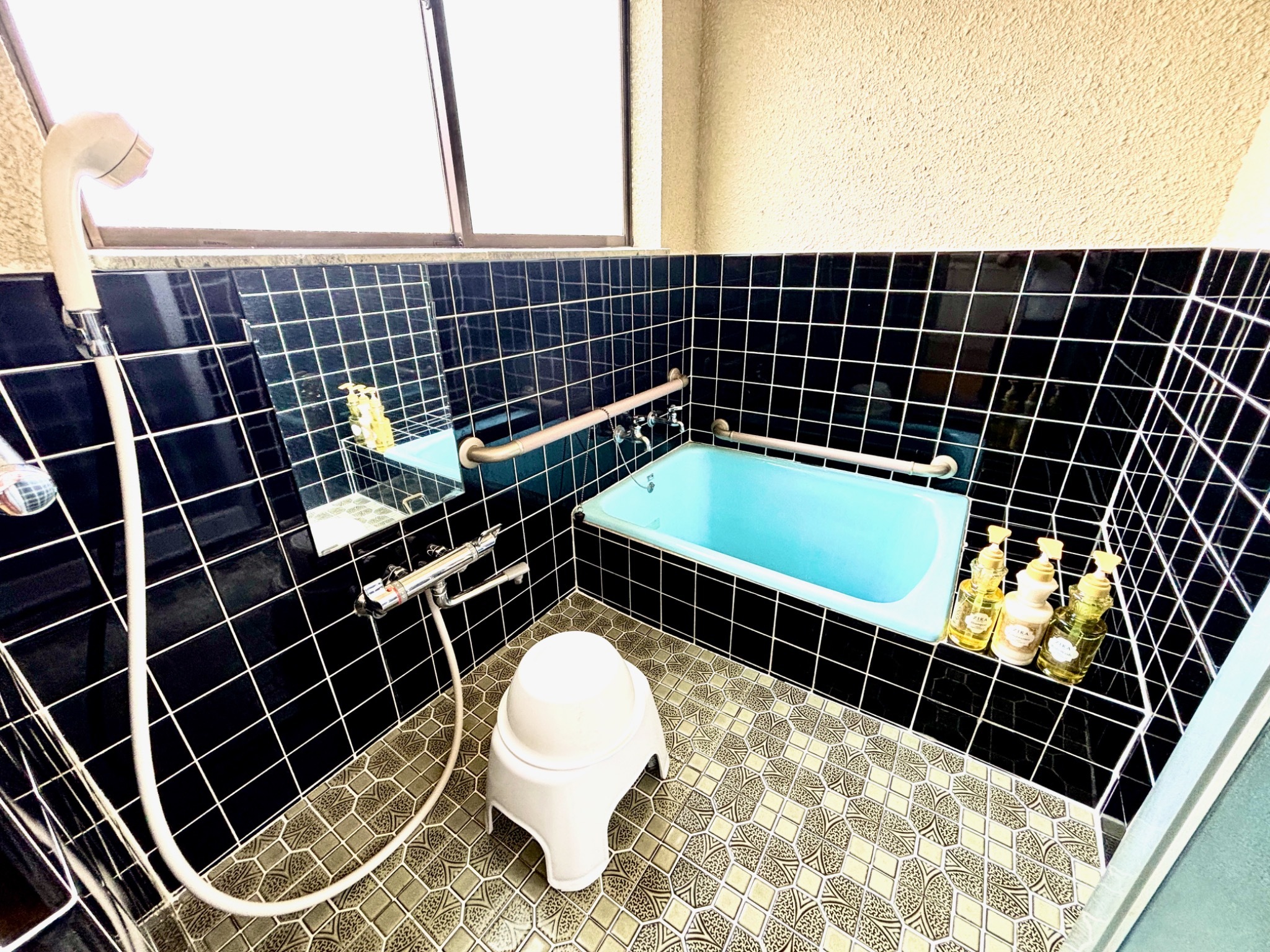 浴室の空間はご覧の通りです。