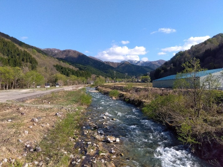 キャンプ場隣を流れる百瀬川
