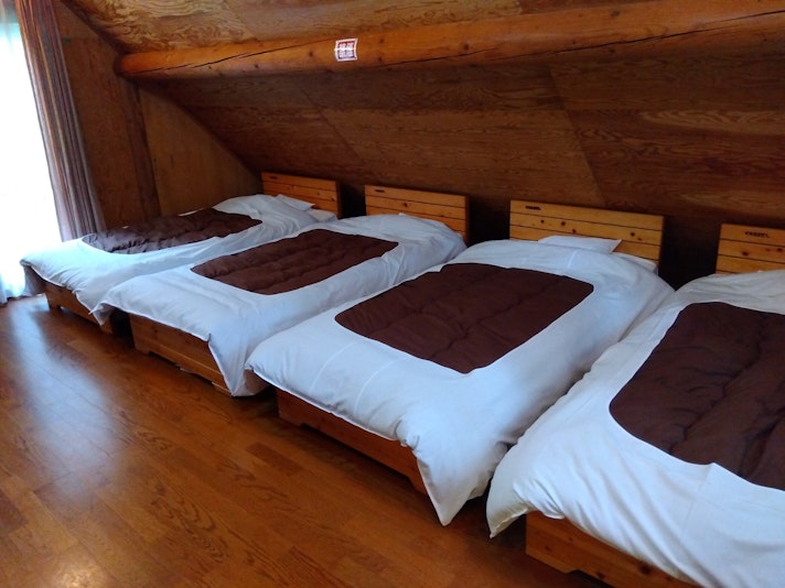 【ログハウスコテージ】２階寝室