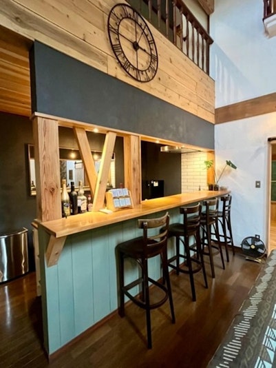 バーカウンターがあるキッチン