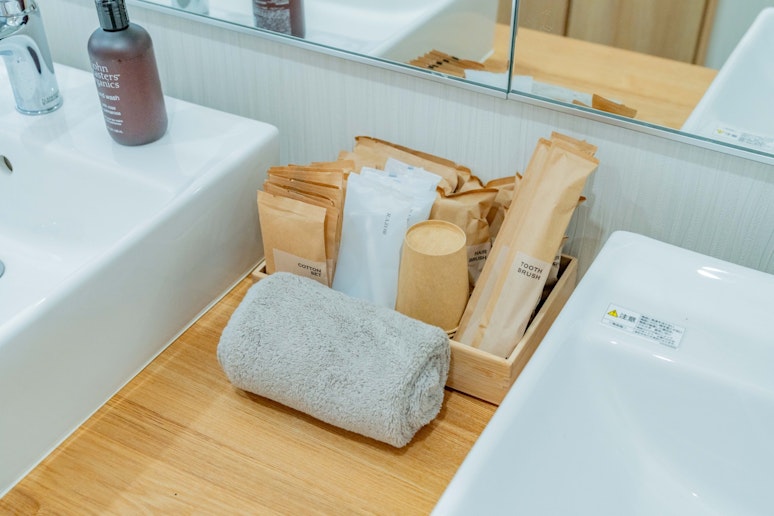 肌触りの良いタオルと厳選されたアメニティをご用意。快適なステイをサポートいたします。