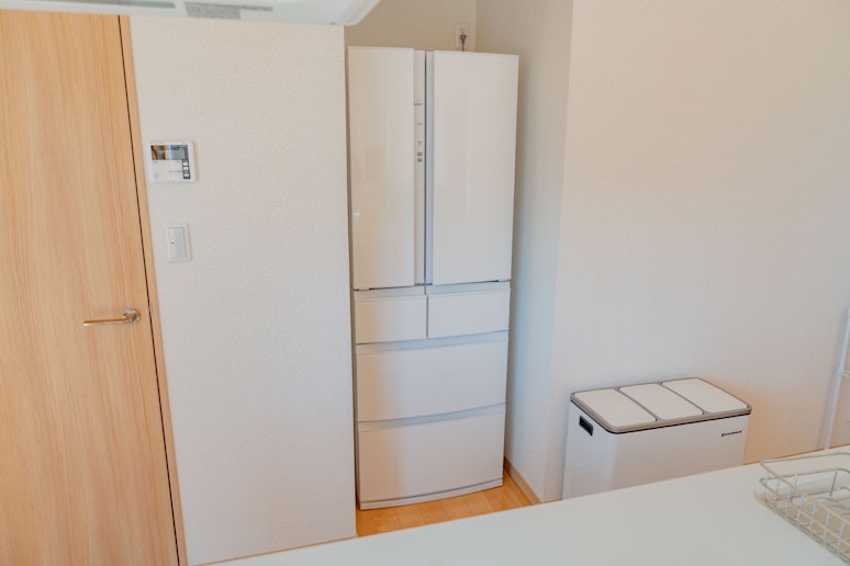 滞在をより快適にするため、冷蔵庫や調味料、ウォーターサーバーを完備。...