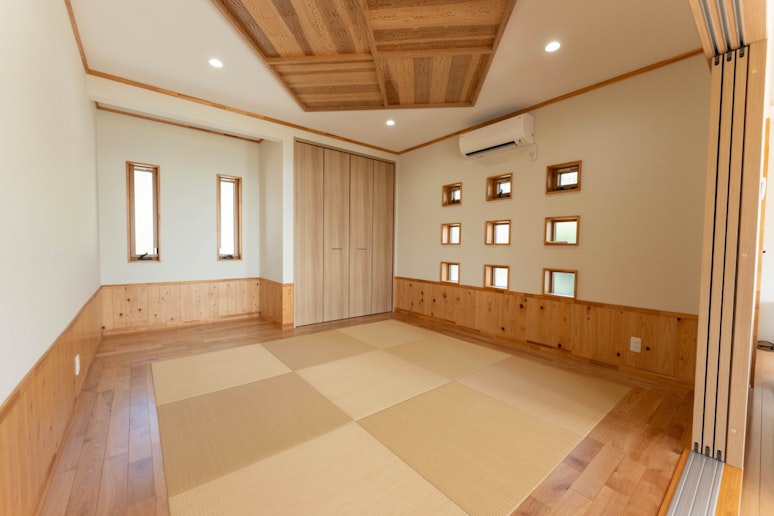お子さま連れやご家族で安心してご利用いただける和室。畳の上でくつろぎながら、心安らぐ時間をお楽...