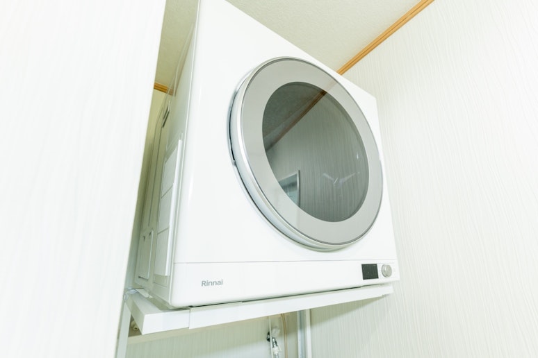 洗濯機・乾燥機も完備し、長期滞在にも便利です。