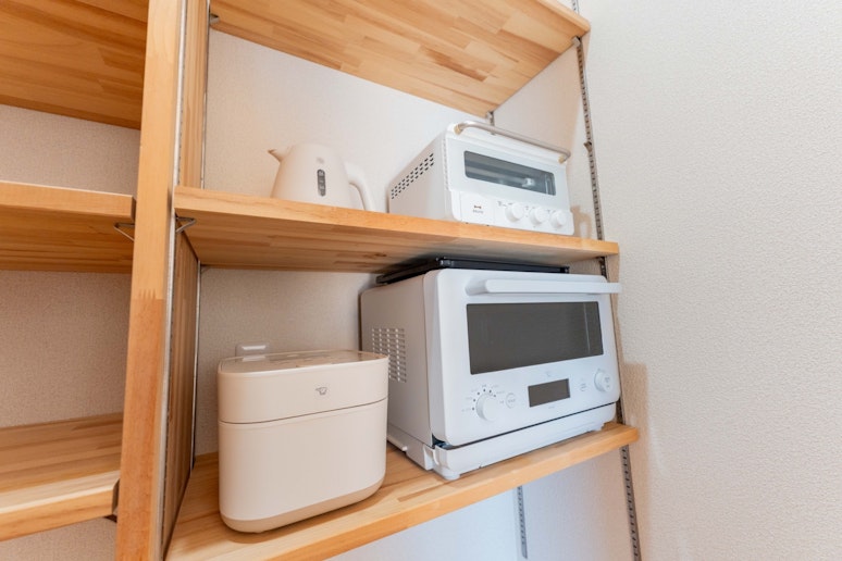 炊飯器・オーブンレンジ・電気ケトル・トースターを完備。滞在中も快適にお料理をお楽しみいただけます。