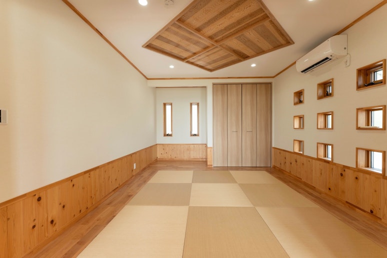 お子さま連れやご家族で安心してご利用いただける和室。畳の上でくつろぎながら、心安らぐ時間をお楽...