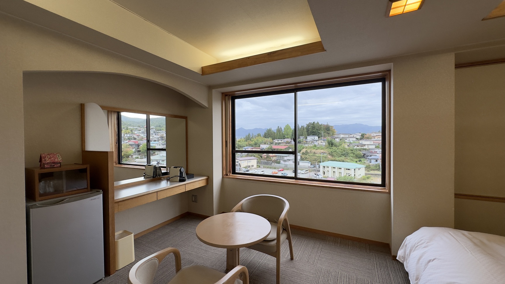 【和洋室】広さも十分のため、ご家族やグループでのご利用にも喜ばれております。