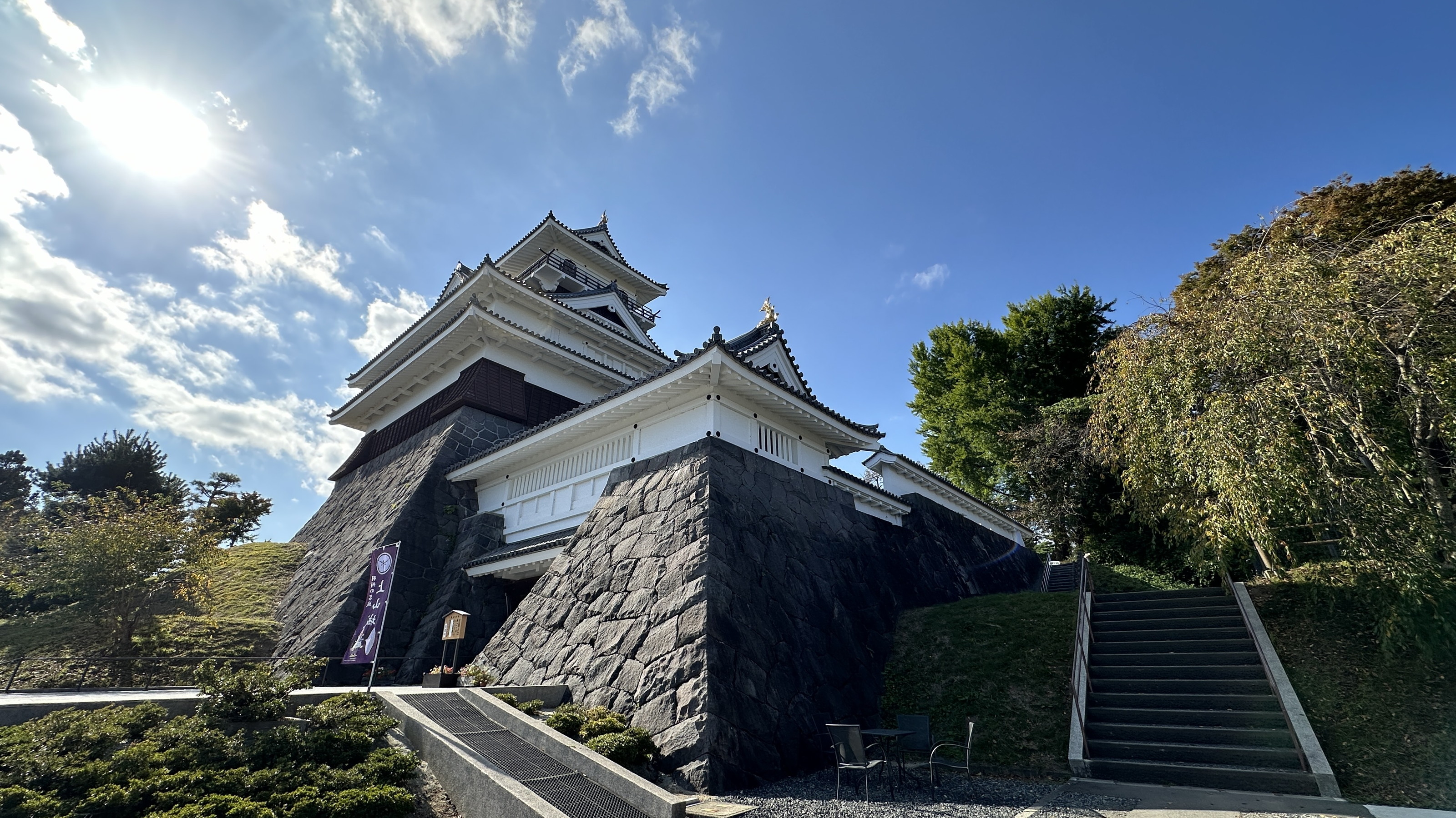 【周辺施設：上山城】立派な上山のシンボルです