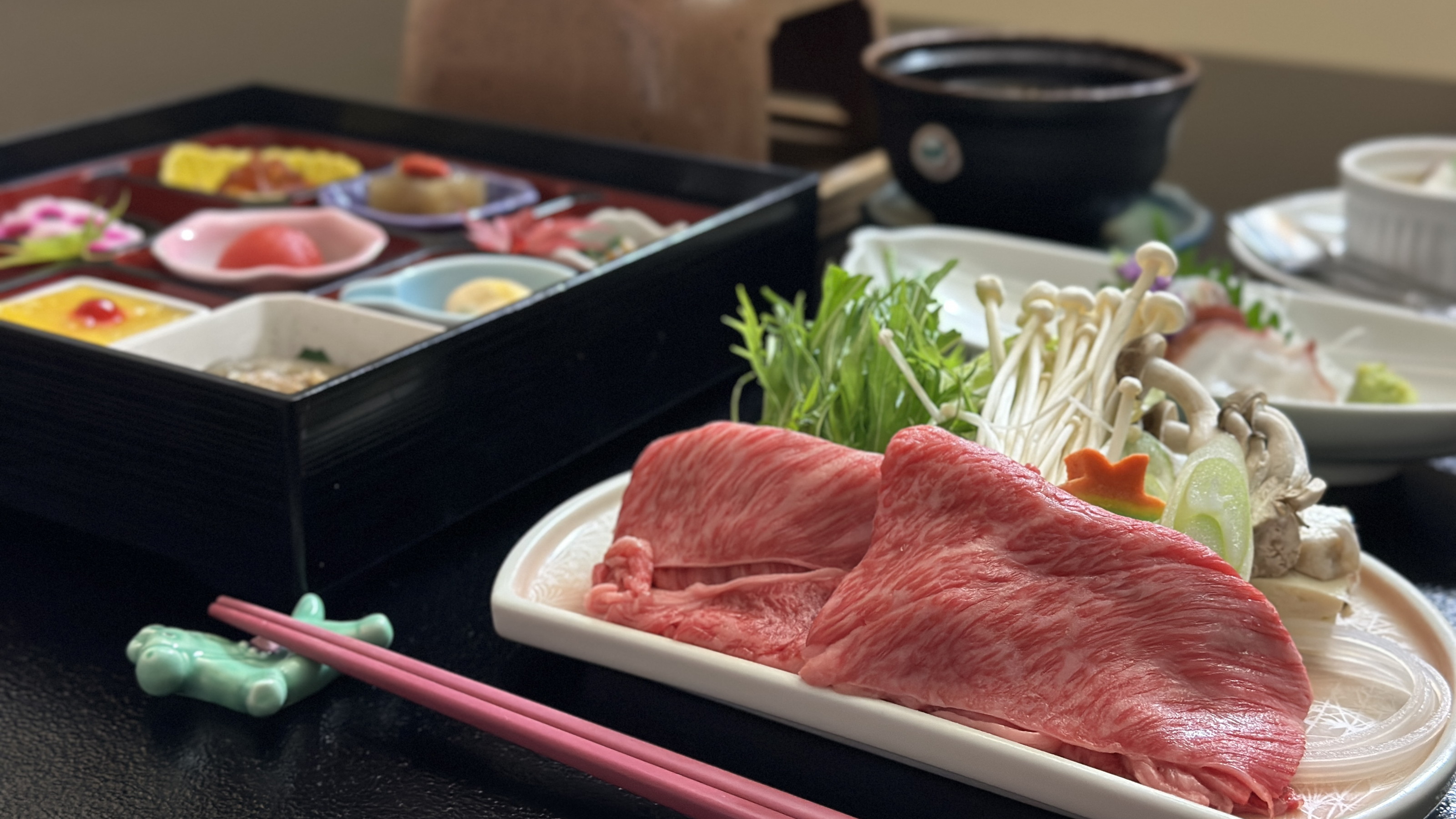 【料理グレードUPプラン】メインを『山形牛すき焼』『山形牛しゃぶしゃぶ』『海鮮鍋』からお選び頂けます