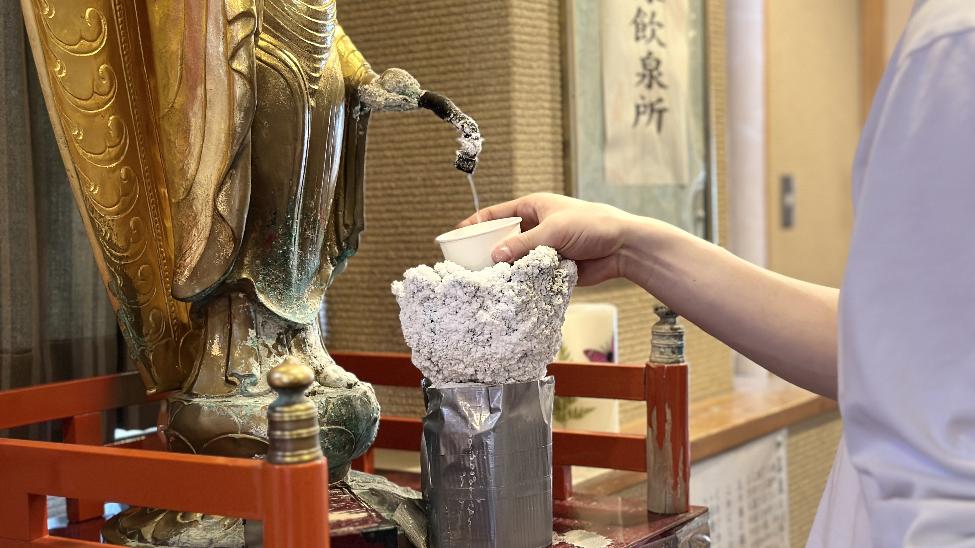 【飲泉所】少し塩気のある飲泉は体の中から健康になります
