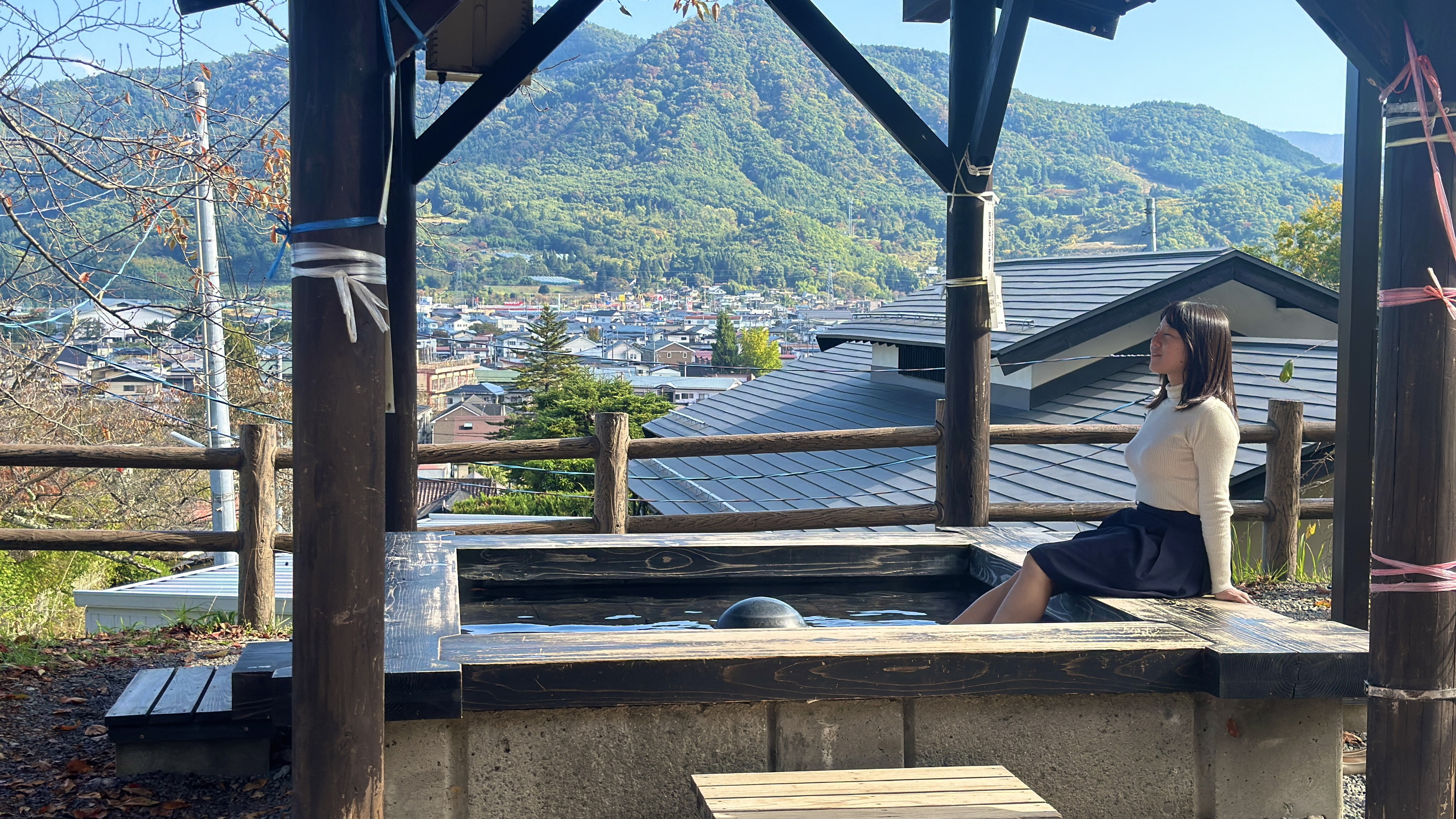 【周辺施設：上山城】足湯が楽しめます