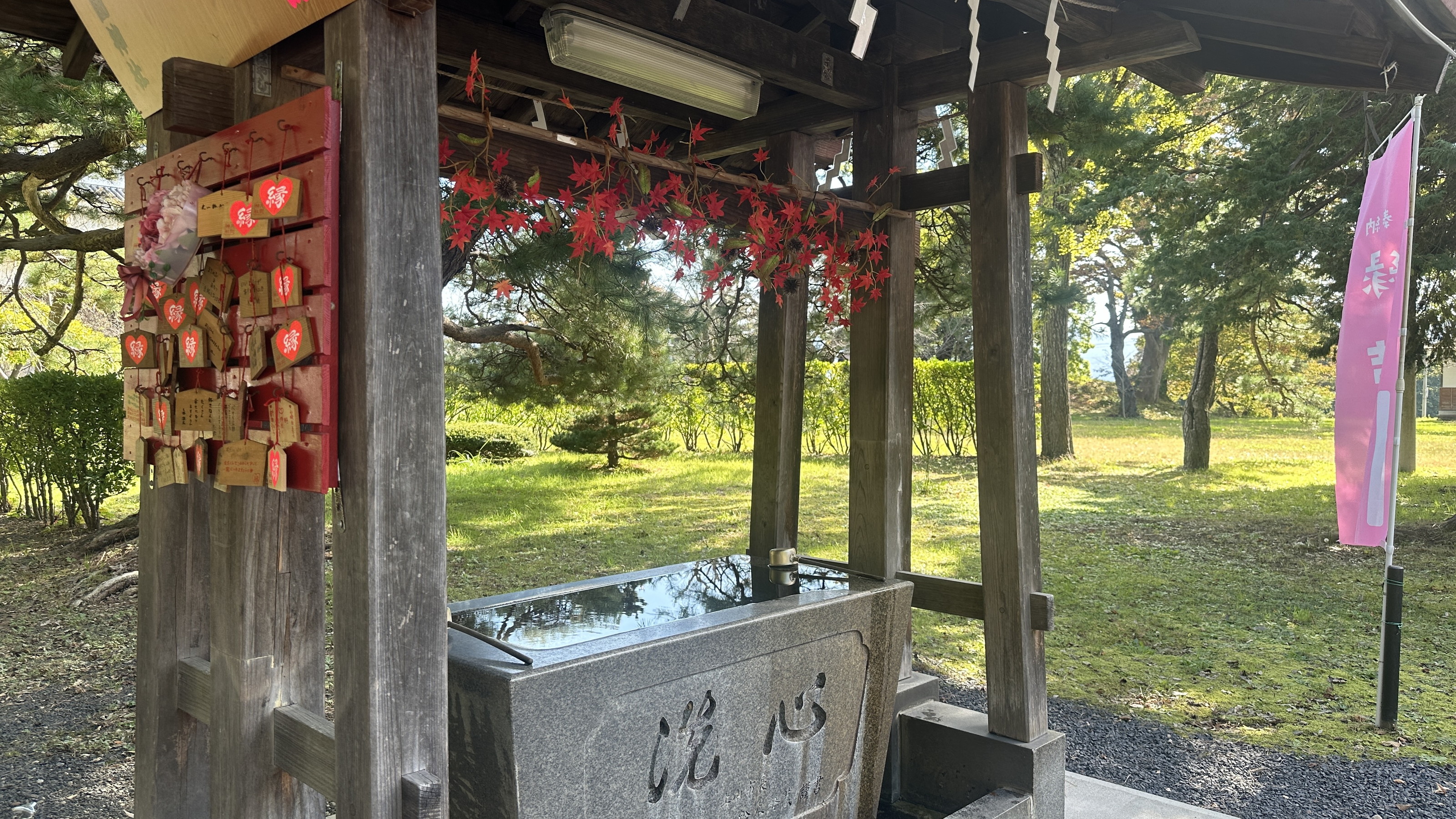 【周辺施設：上山城】縁結びの神様が祭られています