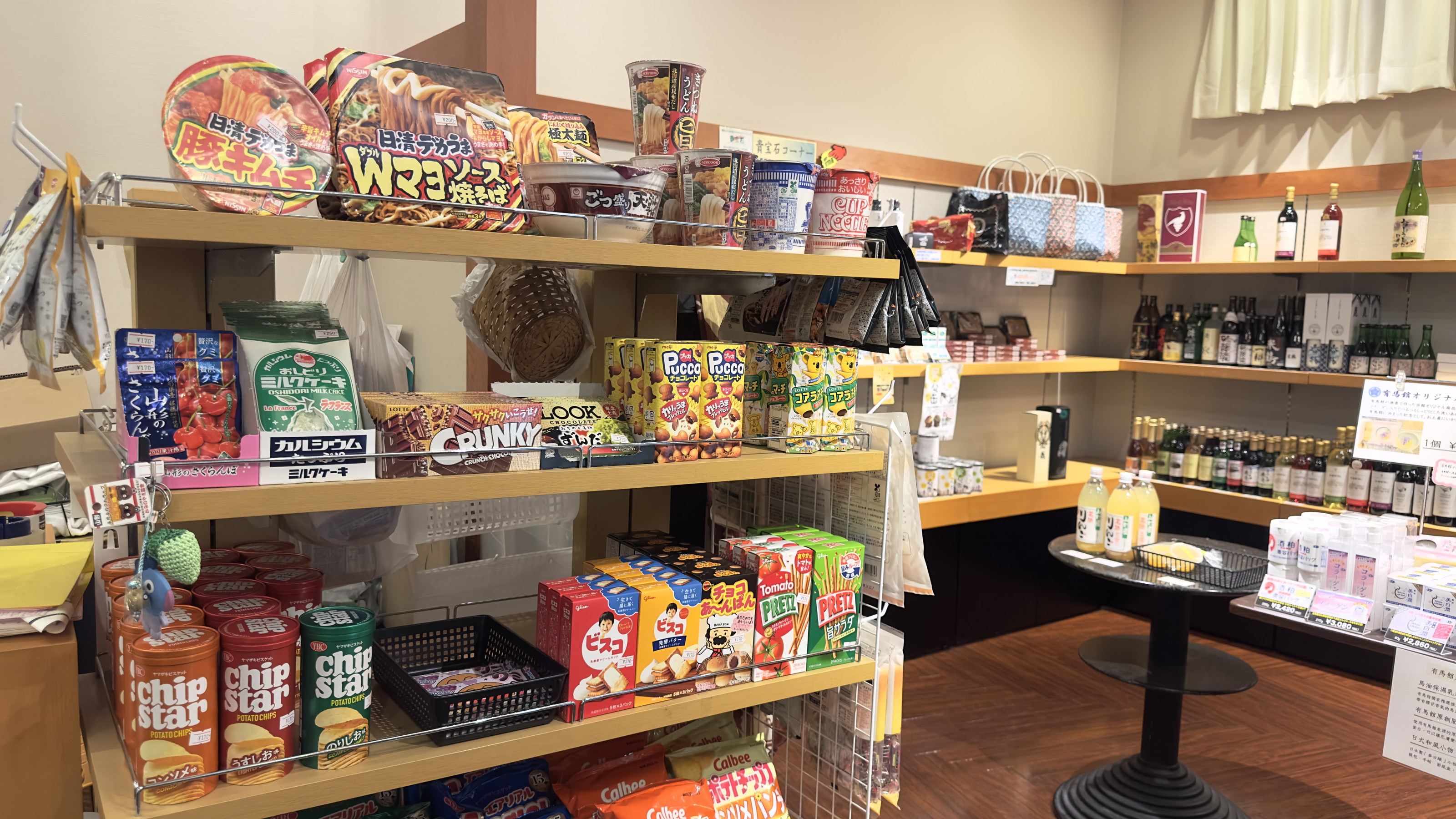 売店「かあう」。お土産、お飲み物、お菓子等もご準備しております。