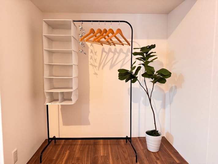 各寝室に洋服収納あります