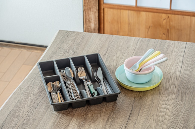 スプーン・フォーク・ナイフなど、食事に必要なカトラリーが一式揃っています。