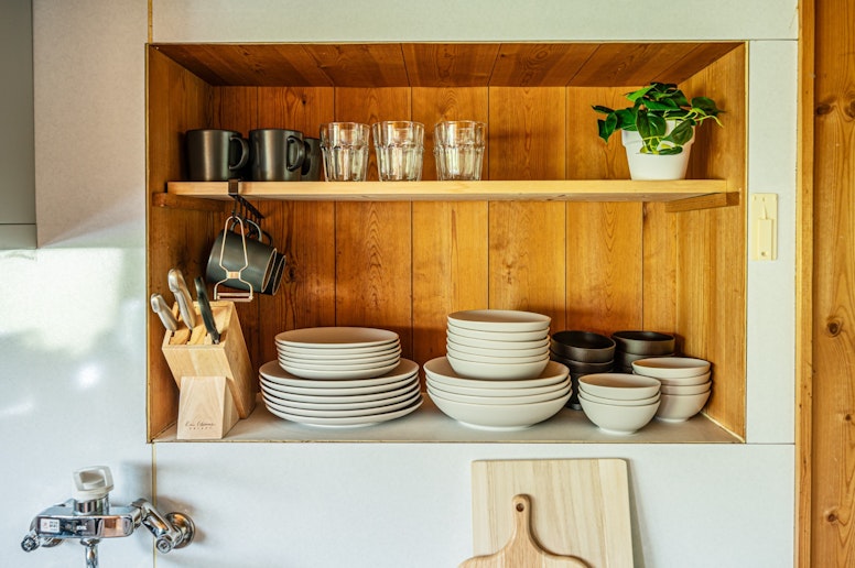 食器やグラス、調理器具が揃っており、自宅のように快適に料理を楽しめます。