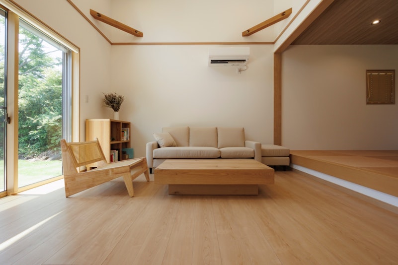 広いリビングにくつろげる小上がりも嬉しい