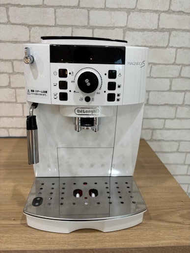 新規導入したデロンギの全自動コーヒーマシン