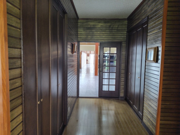 ロビーを挟んだ通路