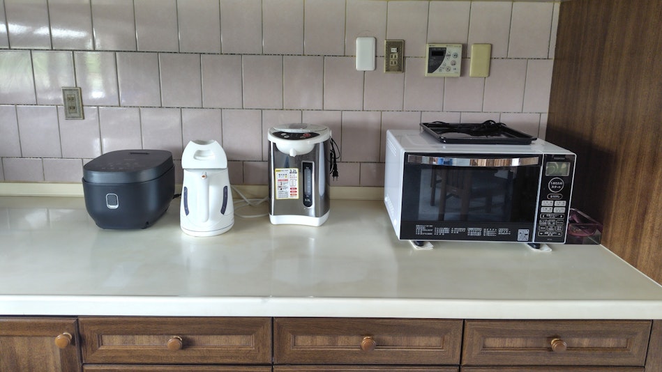 備品類、フライパン等はこの下へあり