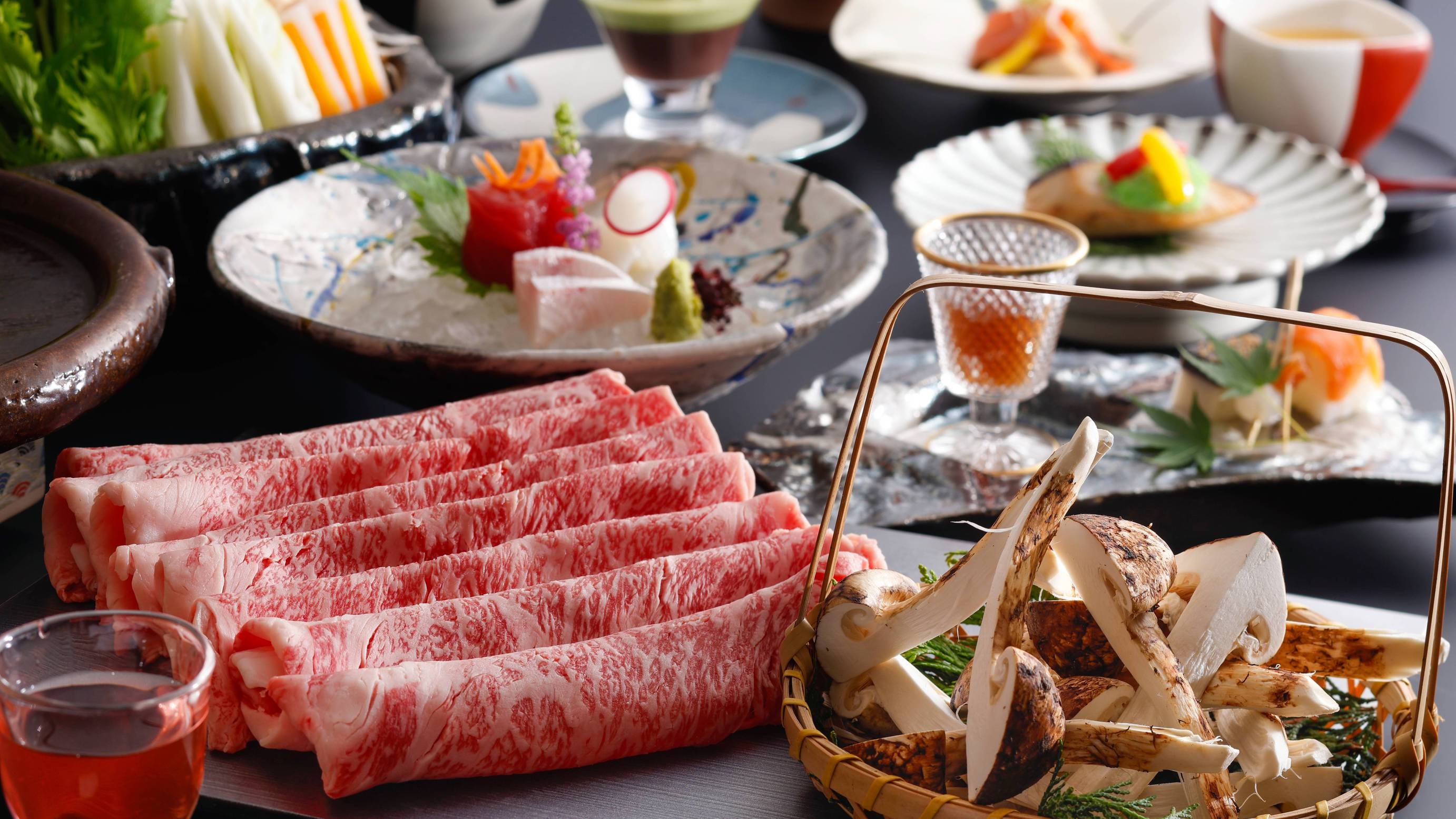 【９・１０月限定】Ａ５ランクの姫路和牛と松茸の贅沢すき焼き会席〜実りの秋旅〜＜１泊２食＞