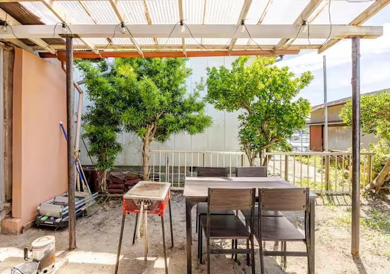 雨でもBBQを楽しめる屋根付きスペースが人気です。