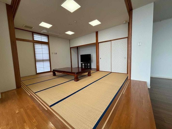 １F_和室（１０畳）襖で仕切ることができます