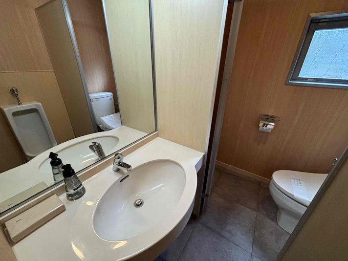 男子トイレ（共用の男女別トイレ）