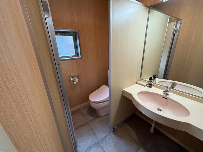 女子トイレ（共用の男女別トイレ）