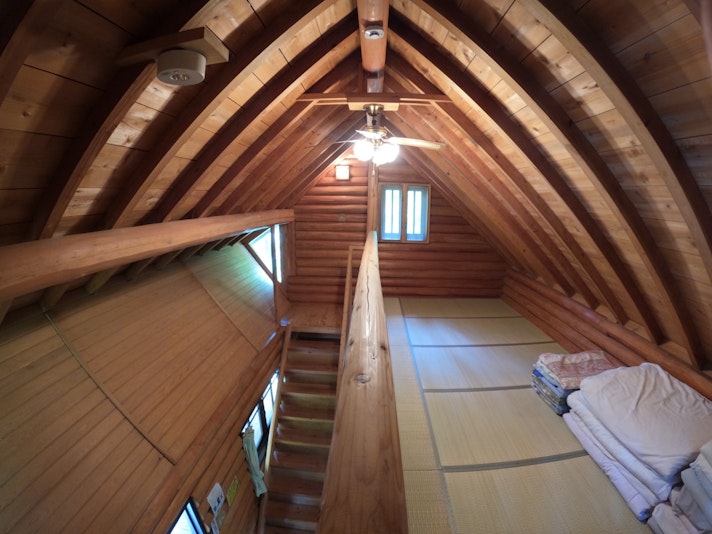 ログハウス内部【チンペイ】