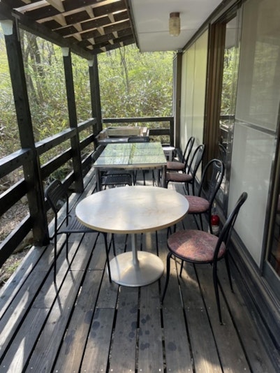 ちょっと広めのウッドデッキ