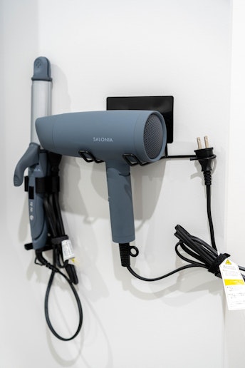 ドライヤーにヘアアイロンも完備