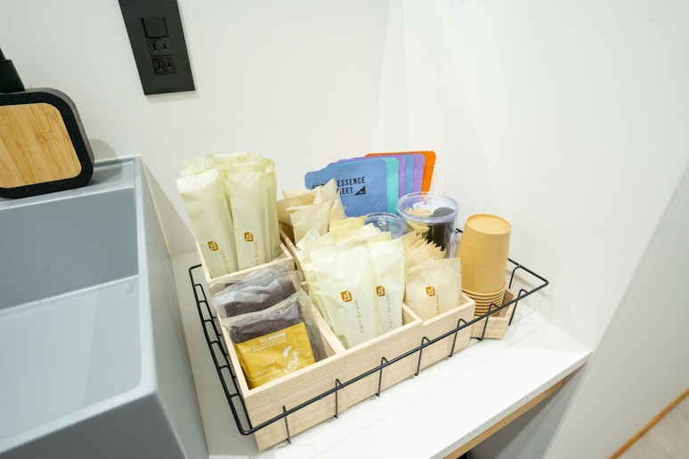 充実のアメニティ（歯ブラシ、ボディタオル、カミソリ、ヘアブラシ、コットン&綿棒、ヘアゴム、ヘア...