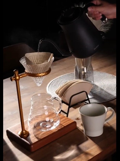 淡路島で人気カフェの珈琲豆をご用意しております。いつでも挽きたての美味しい珈琲を。