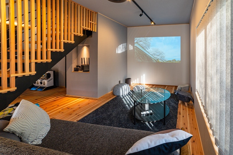 リビングにはプロジェクター完備