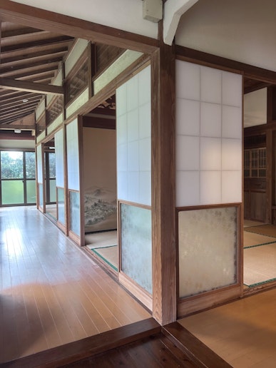 玄関から見える縁側