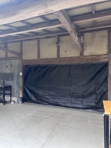 夜は虫除けネットもつけてるので閉めれます