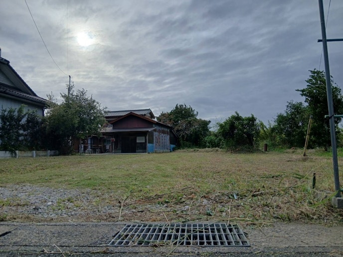道路から見る駐車場スペース