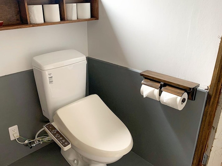 【メイン宿泊棟（定員６名）】ウォシュレット付トイレ