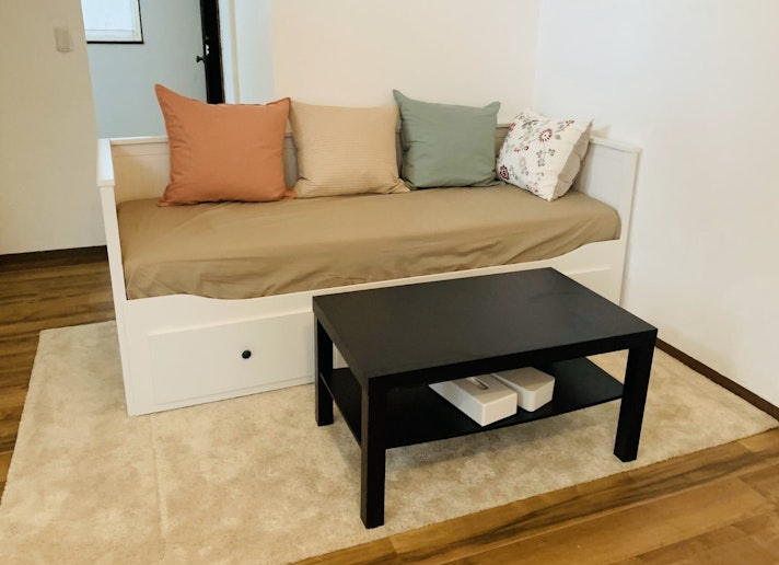 【白いコテージ（定員４名）】ソファベッドはダブルサイズベッドに