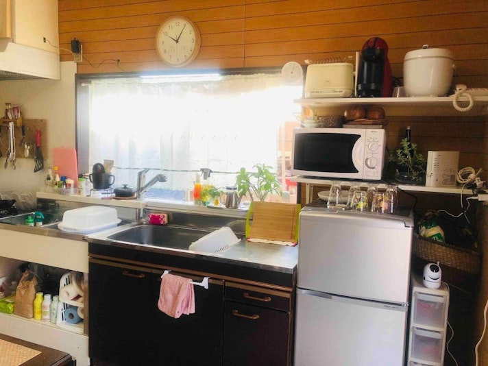 １２.９６平米 キッチン、ダイニングテーブルが備わっております。