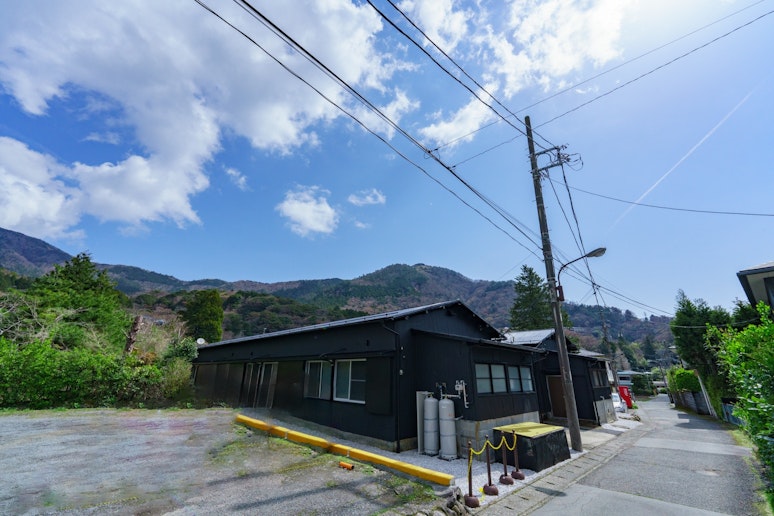 駐車場は１部屋１台分ございます