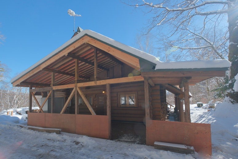 玄関側外観　駐車場スペースあり