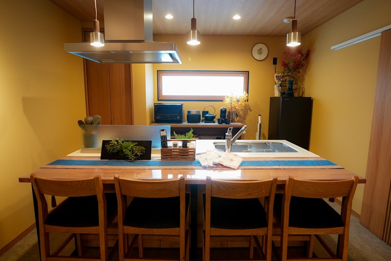 おしゃれなカウンター式ダイニング