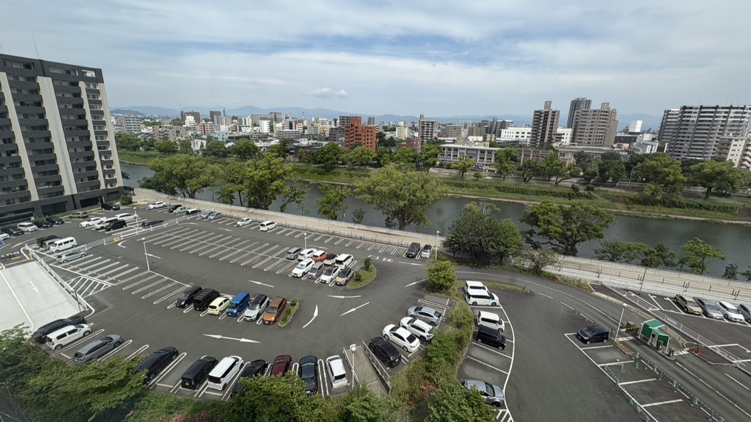 平面駐車場・110台