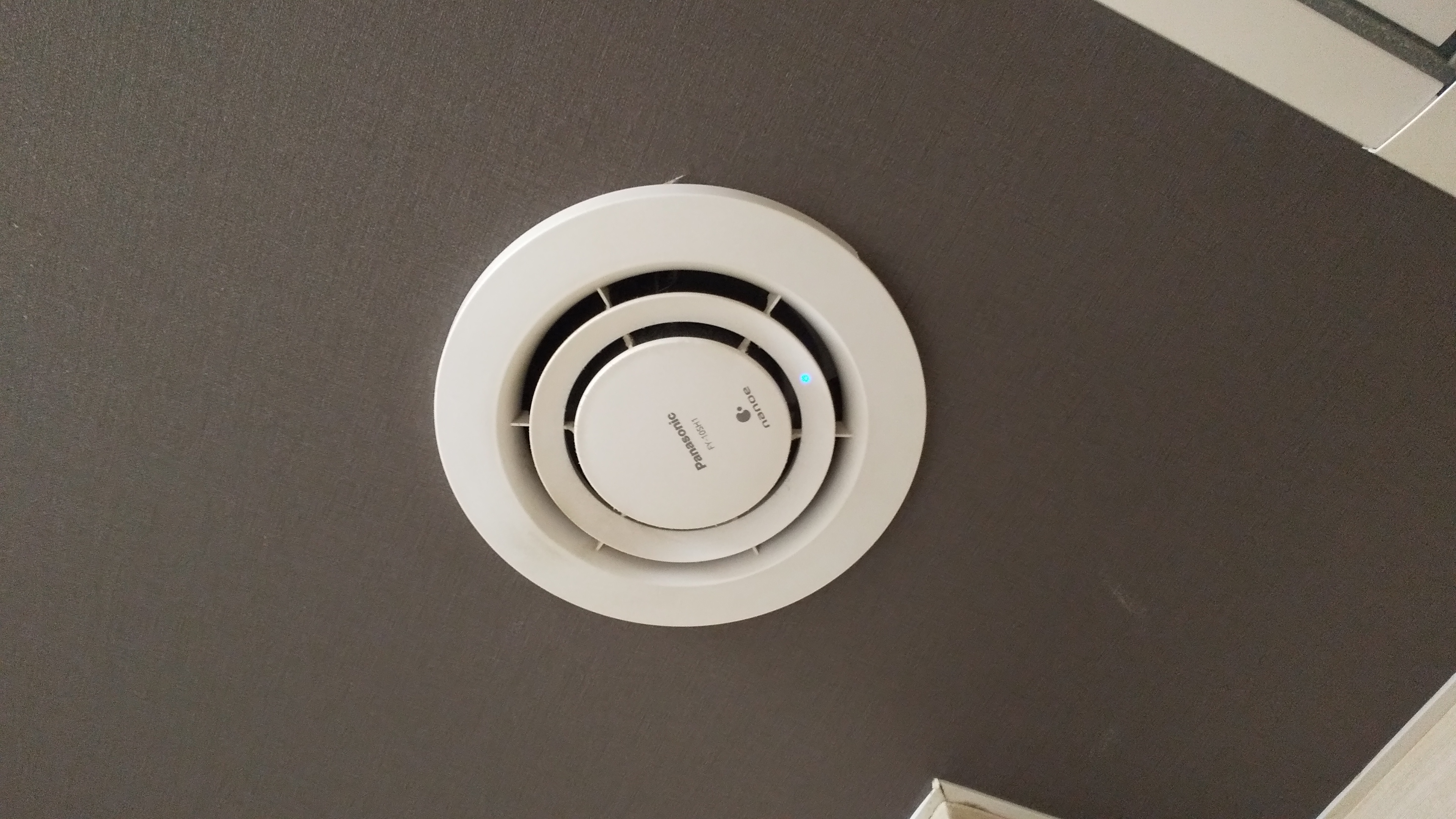 ナノイー　喫煙室にナノイー設置