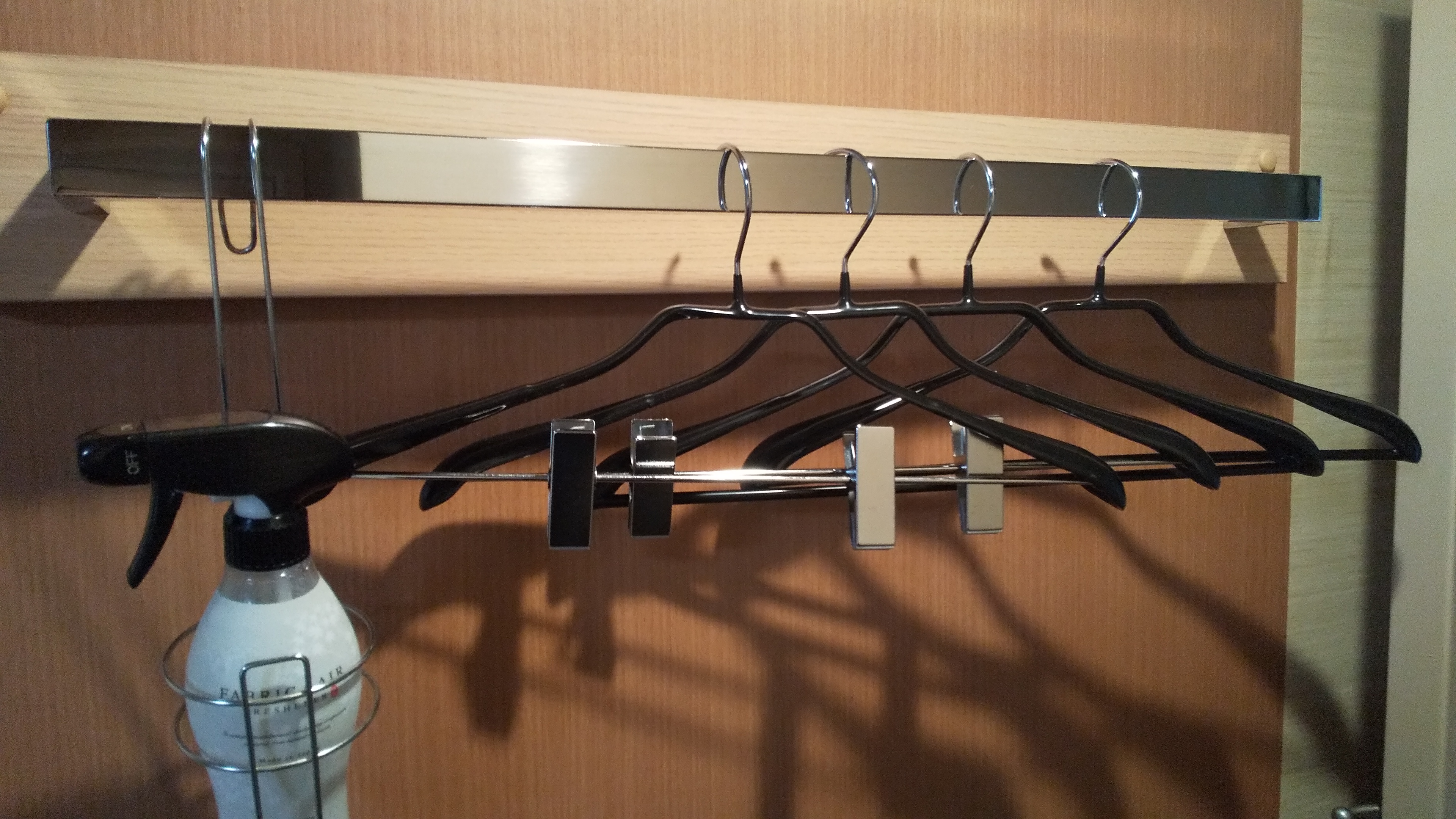 客室ハンガー　追加でハンガーのご希望があればご用意いたします。