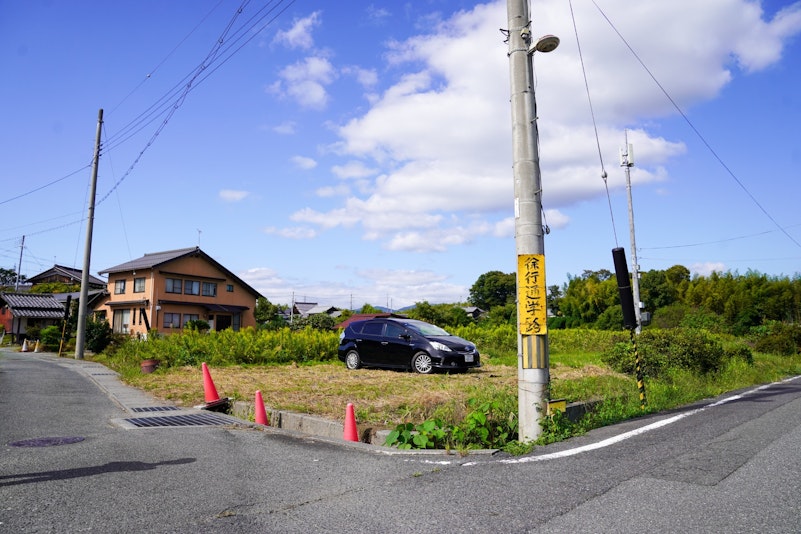 駐車場は宿から徒歩３分のところに５台ほど停めることができます